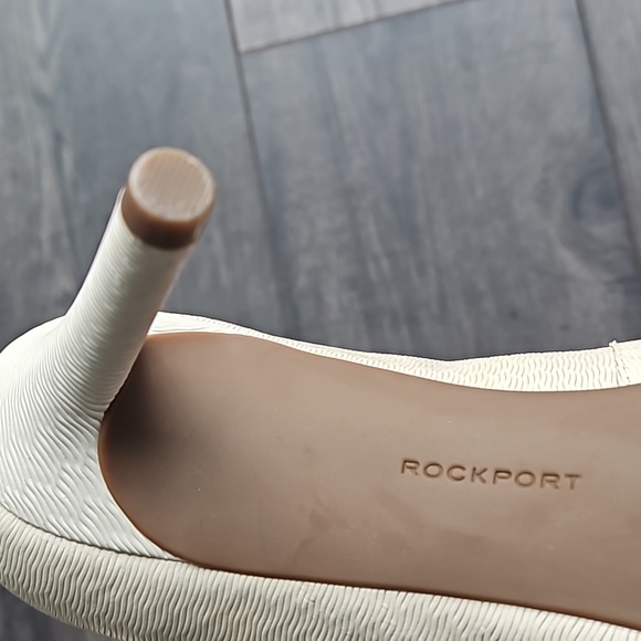 Rockport Total Motion Beige Pointed Toe Heels - Size 6.5 - Picture 7 of 7